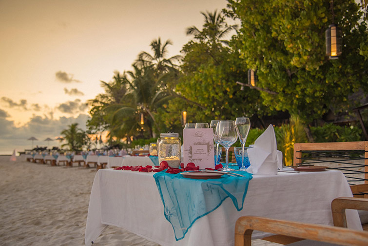 Things to do in Maldives for couples - picnic time